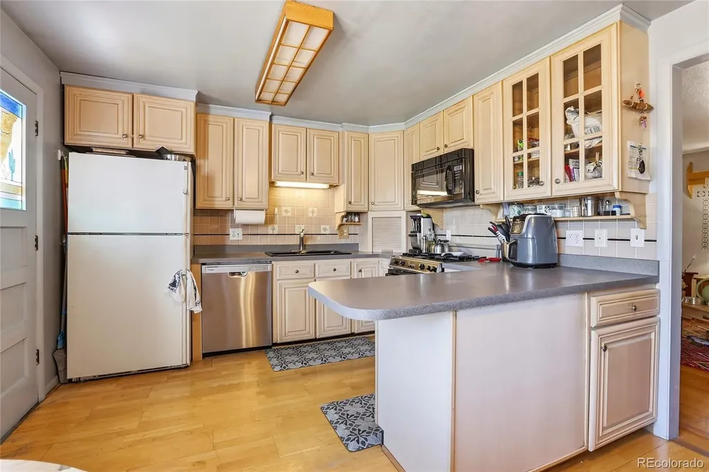 1484 S Balsam Court Lakewood CO 80232