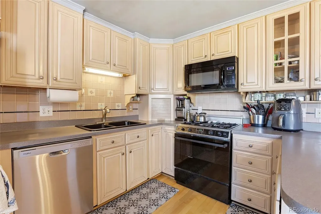 1484 S Balsam Court Lakewood CO 80232