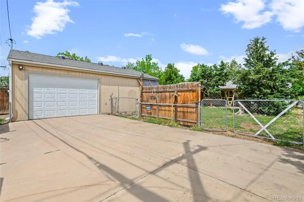 721 Geneva Street Aurora CO 80010