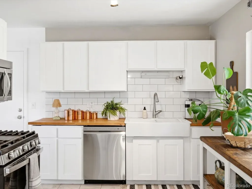 2888 S Zurich Court Denver CO 80236