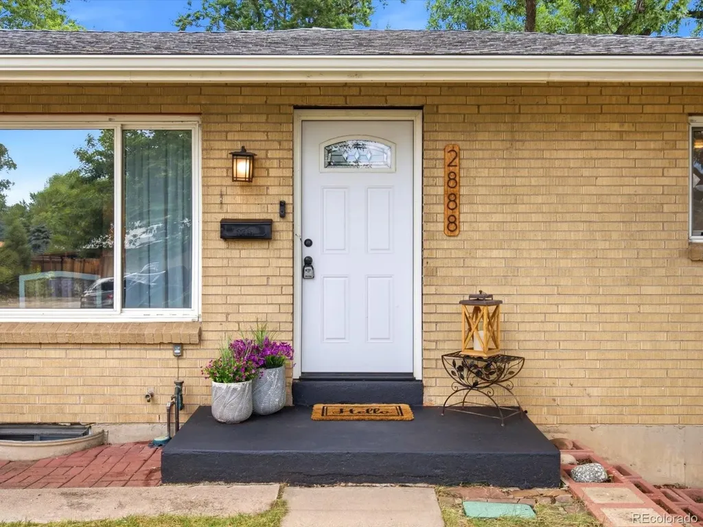 2888 S Zurich Court Denver CO 80236