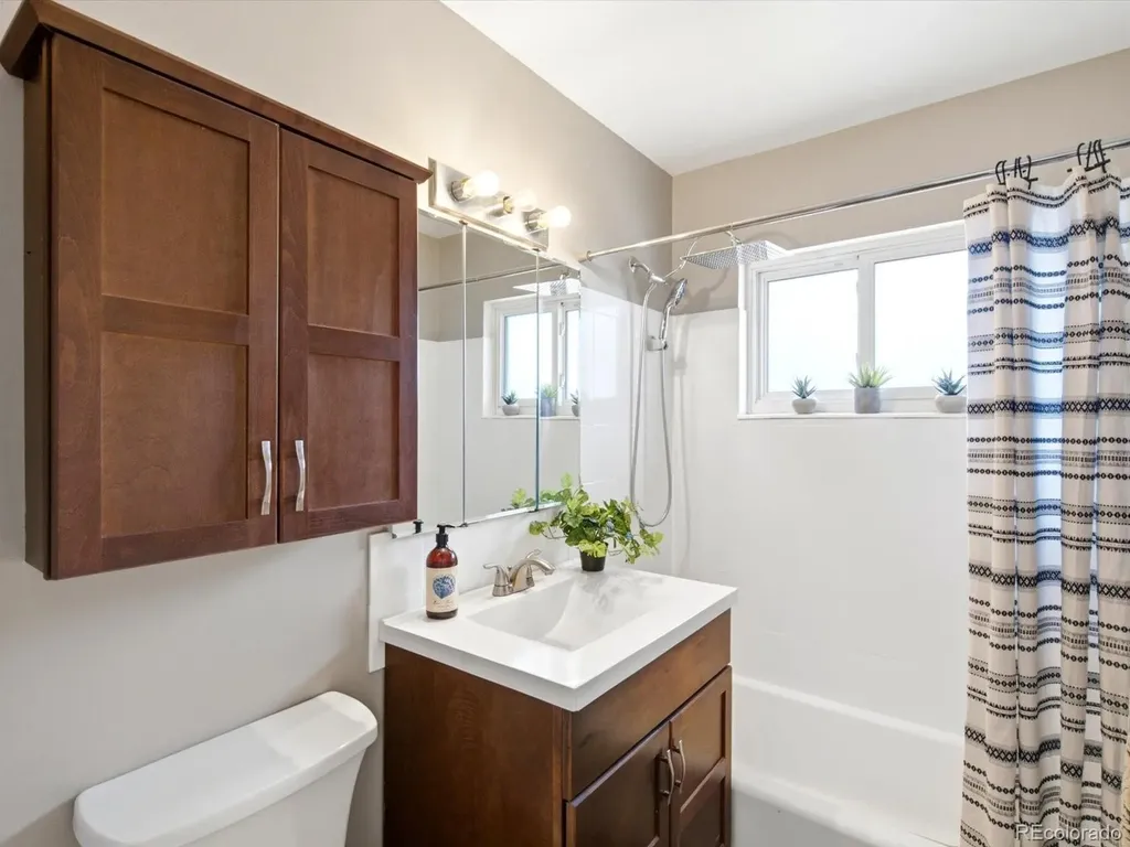 2888 S Zurich Court Denver CO 80236