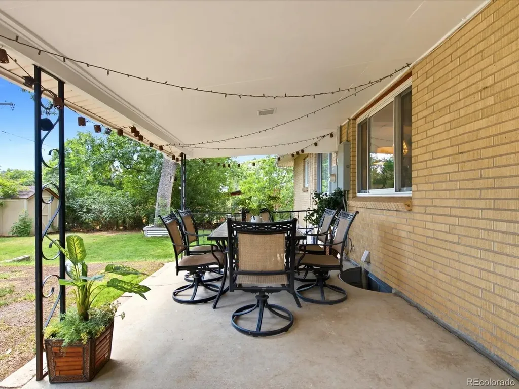 2888 S Zurich Court Denver CO 80236