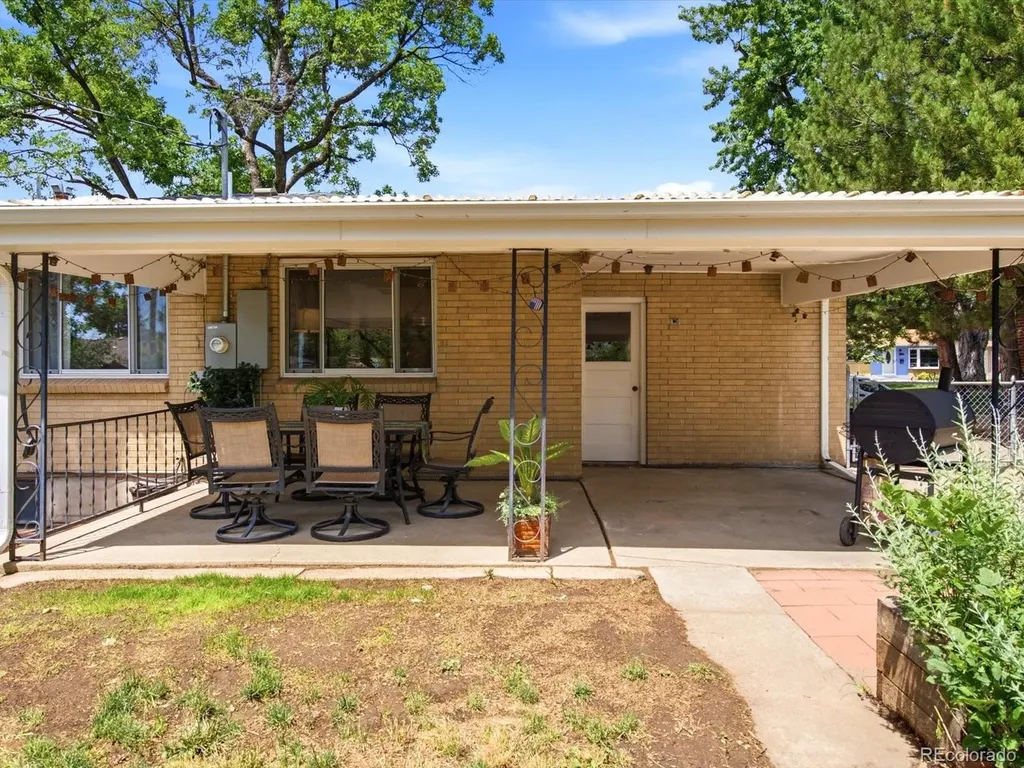 2888 S Zurich Court Denver CO 80236