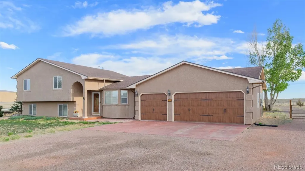 758 E Woodleaf Drive Pueblo CO 81007
