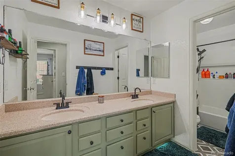6915 S Fultondale Circle Aurora CO 80016