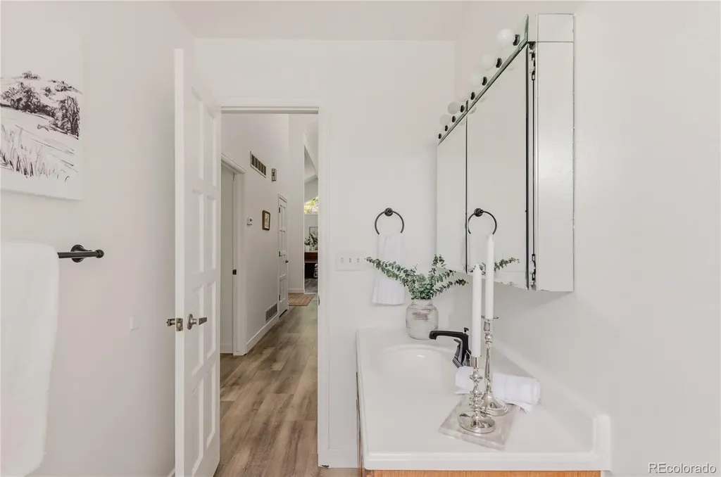 8025 S Krameria Way Centennial CO 80112