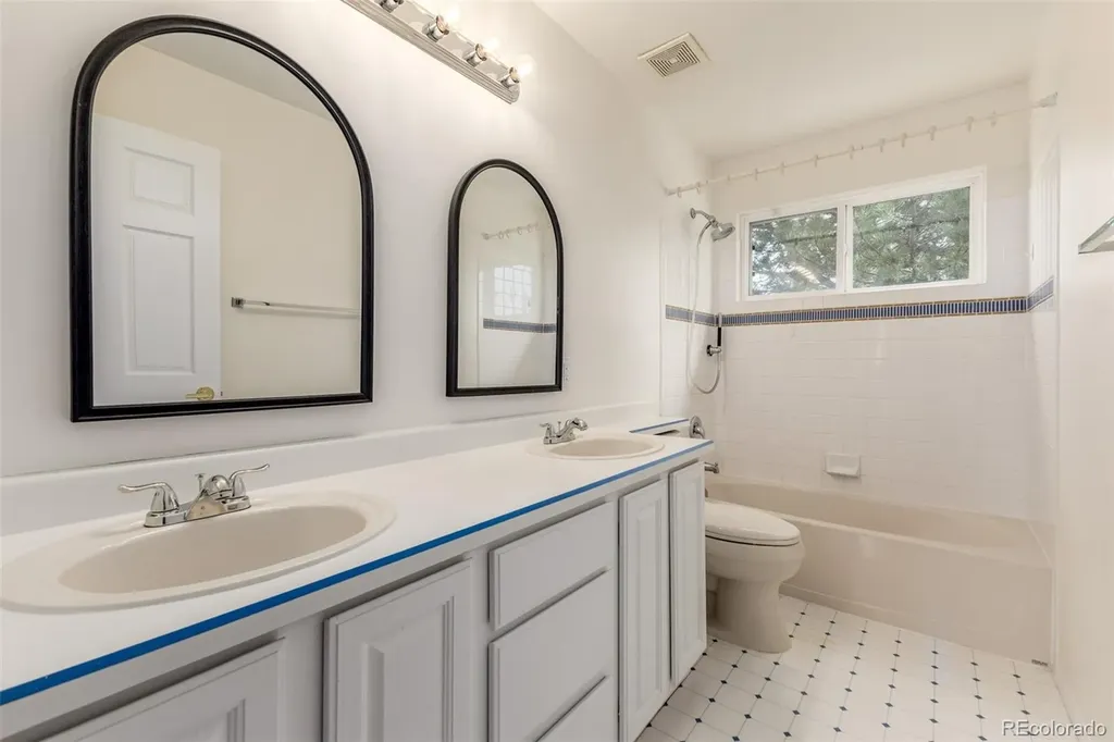 8825 Fairview Oaks Place Lone Tree CO 80124