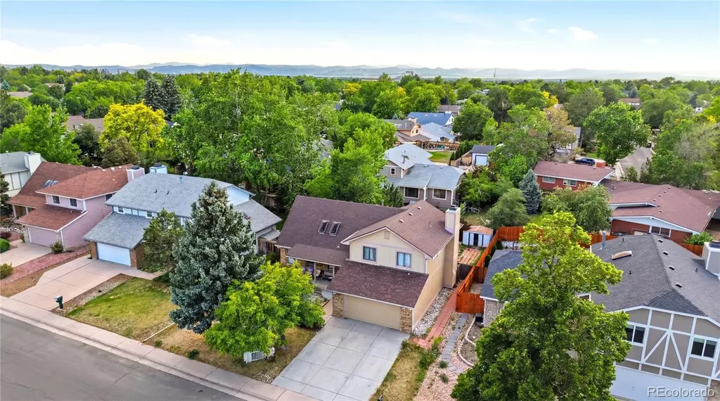 2131 S Newark Way Aurora CO 80014