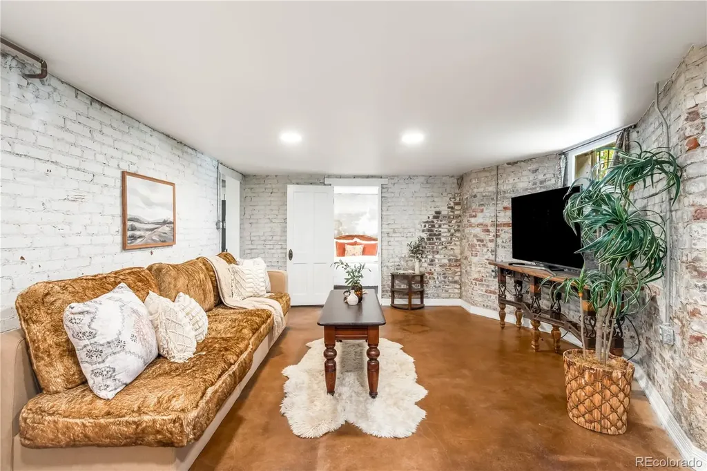 2716 N Vine Street Denver CO 80205