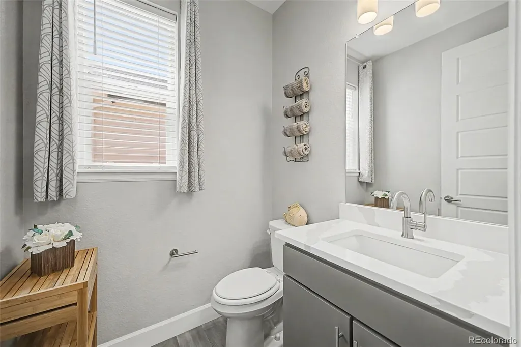 9805 Ceylon Court Commerce City CO 80022