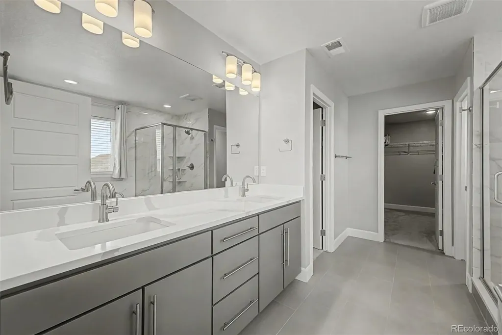 9805 Ceylon Court Commerce City CO 80022