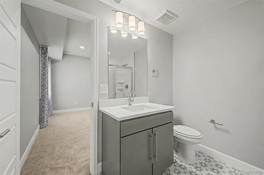 9805 Ceylon Court Commerce City CO 80022