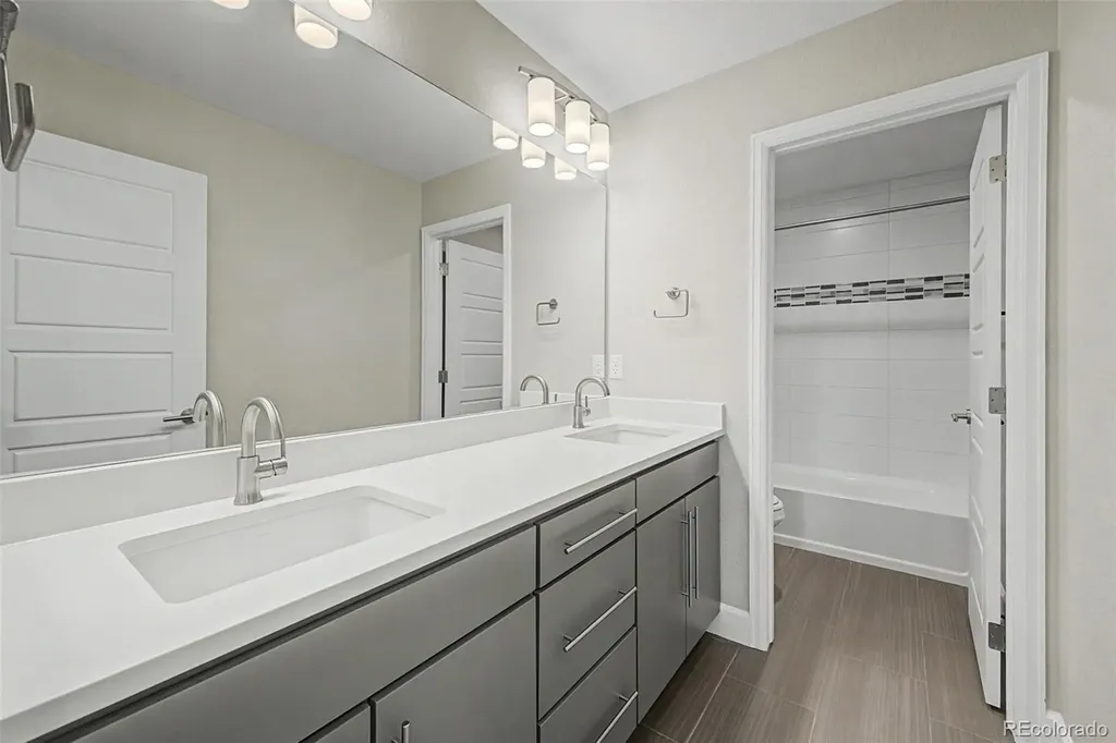 9805 Ceylon Court Commerce City CO 80022