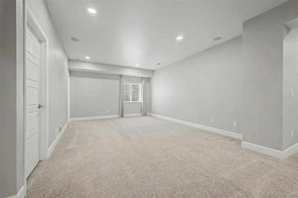 9805 Ceylon Court Commerce City CO 80022
