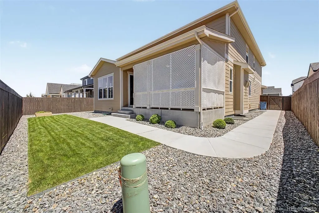 9805 Ceylon Court Commerce City CO 80022