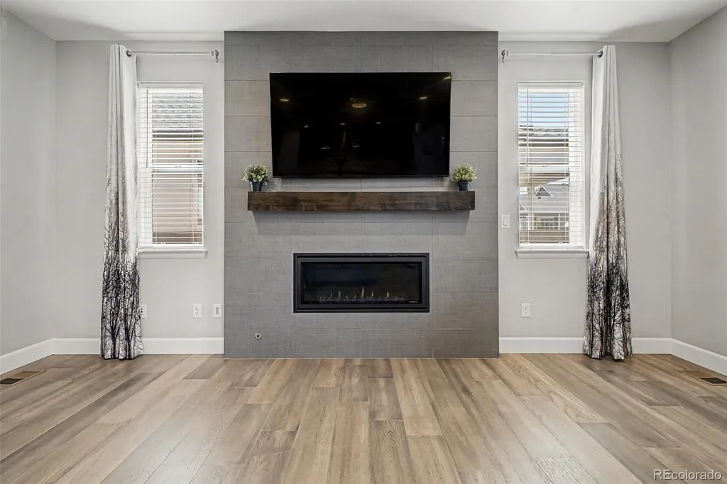 9805 Ceylon Court Commerce City CO 80022