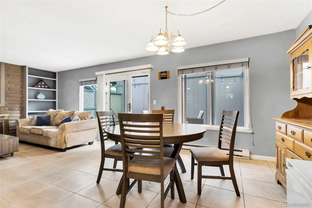 2497 S Victor Street Aurora CO 80014