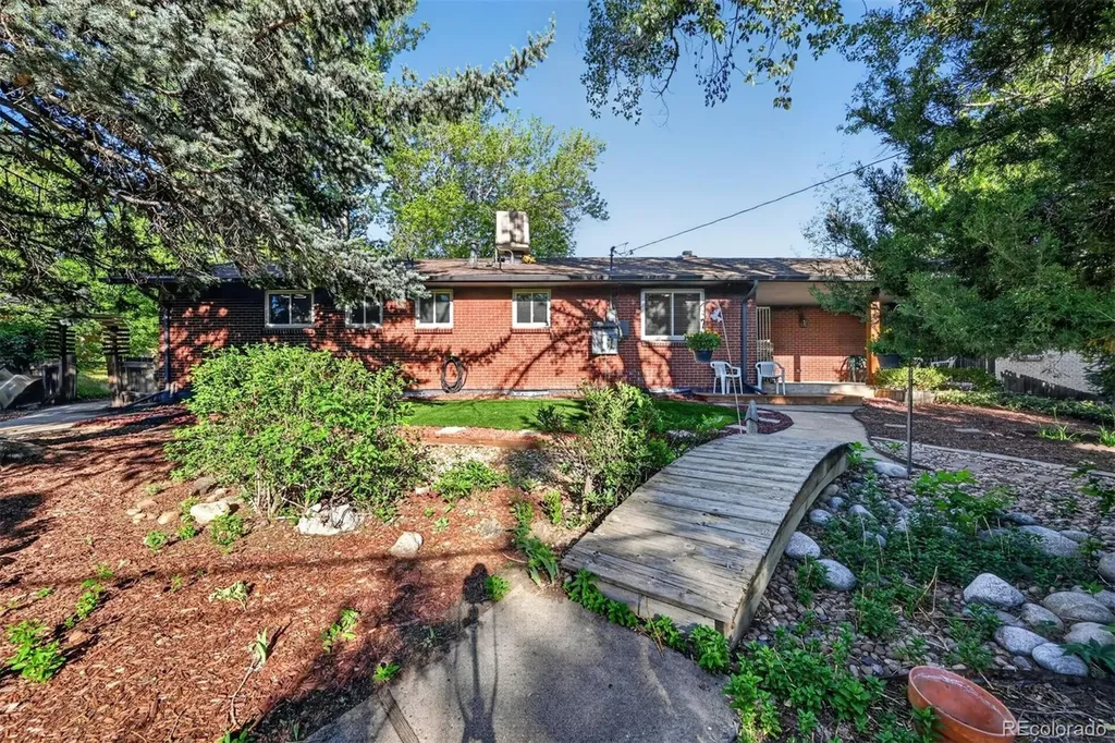832 S Beech Street Lakewood CO 80228