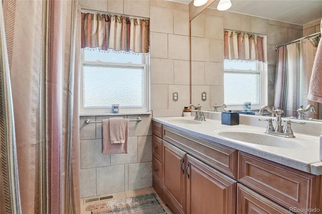 7942 S Corona Court Centennial CO 80122