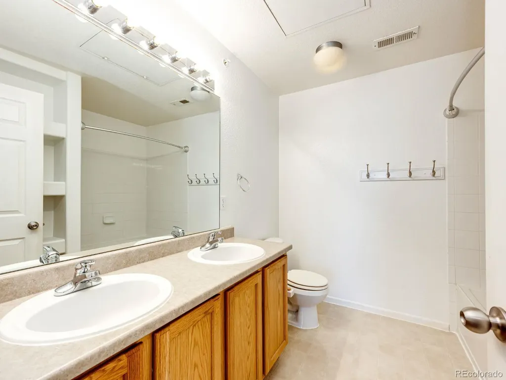 5255 Memphis Street Denver CO 80239