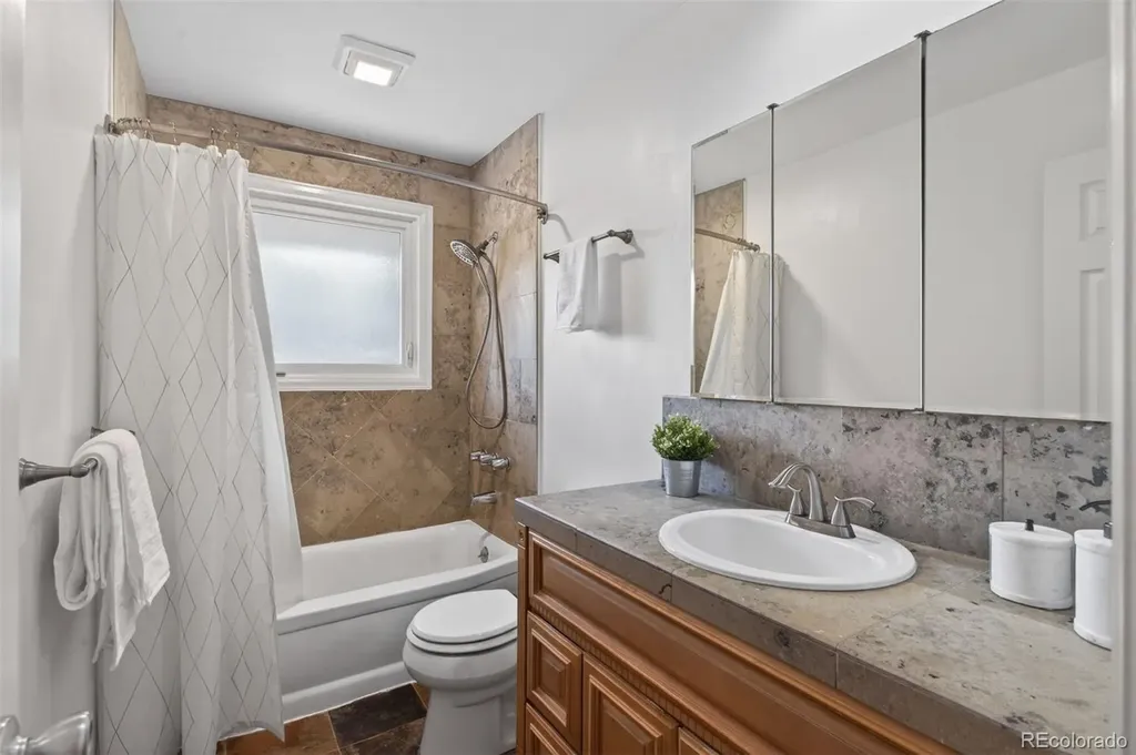 7862 S Vine Street Centennial CO 80122