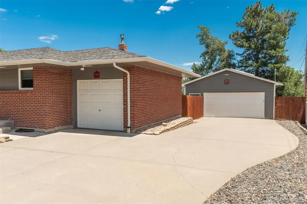 7862 S Vine Street Centennial CO 80122