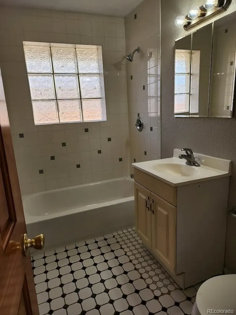 5457-5455 E 36th Avenue Denver CO 80207