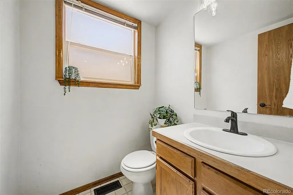 2137 Kay Street Longmont CO 80501