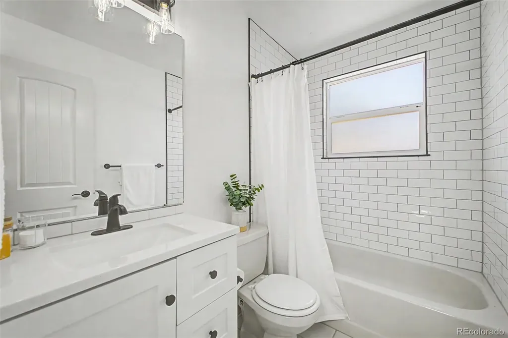 2137 Kay Street Longmont CO 80501
