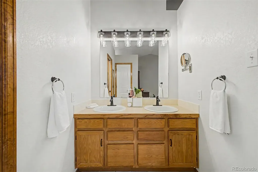2137 Kay Street Longmont CO 80501