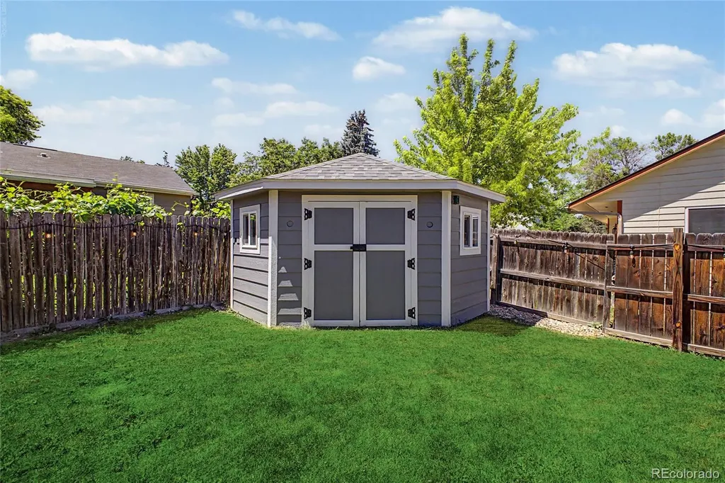 2137 Kay Street Longmont CO 80501
