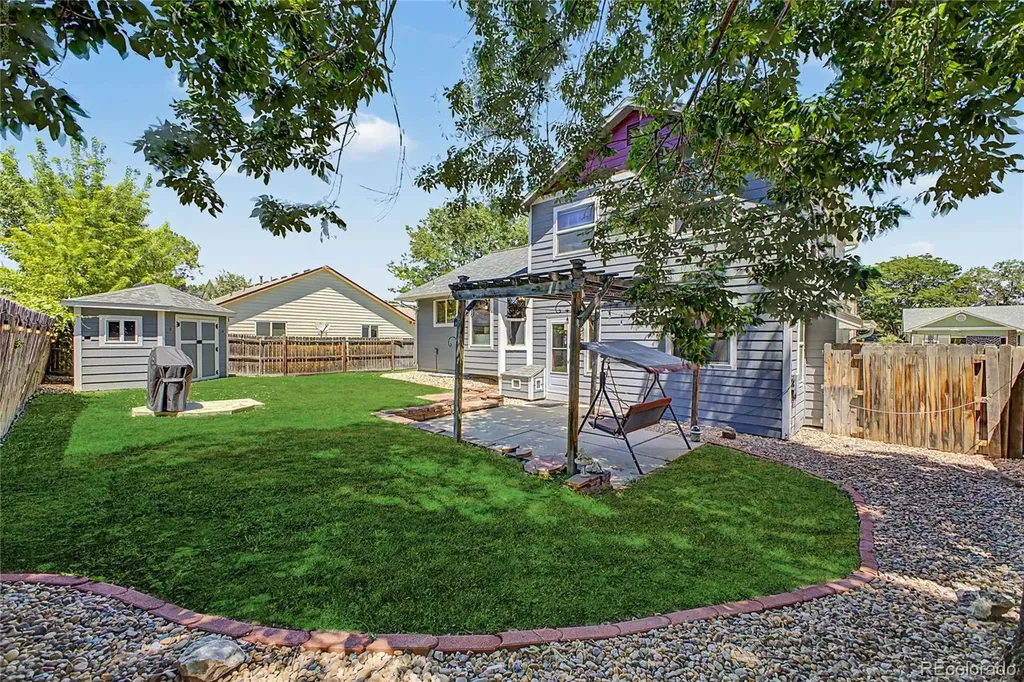2137 Kay Street Longmont CO 80501