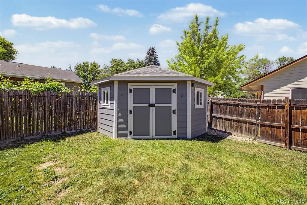 2137 Kay Street Longmont CO 80501