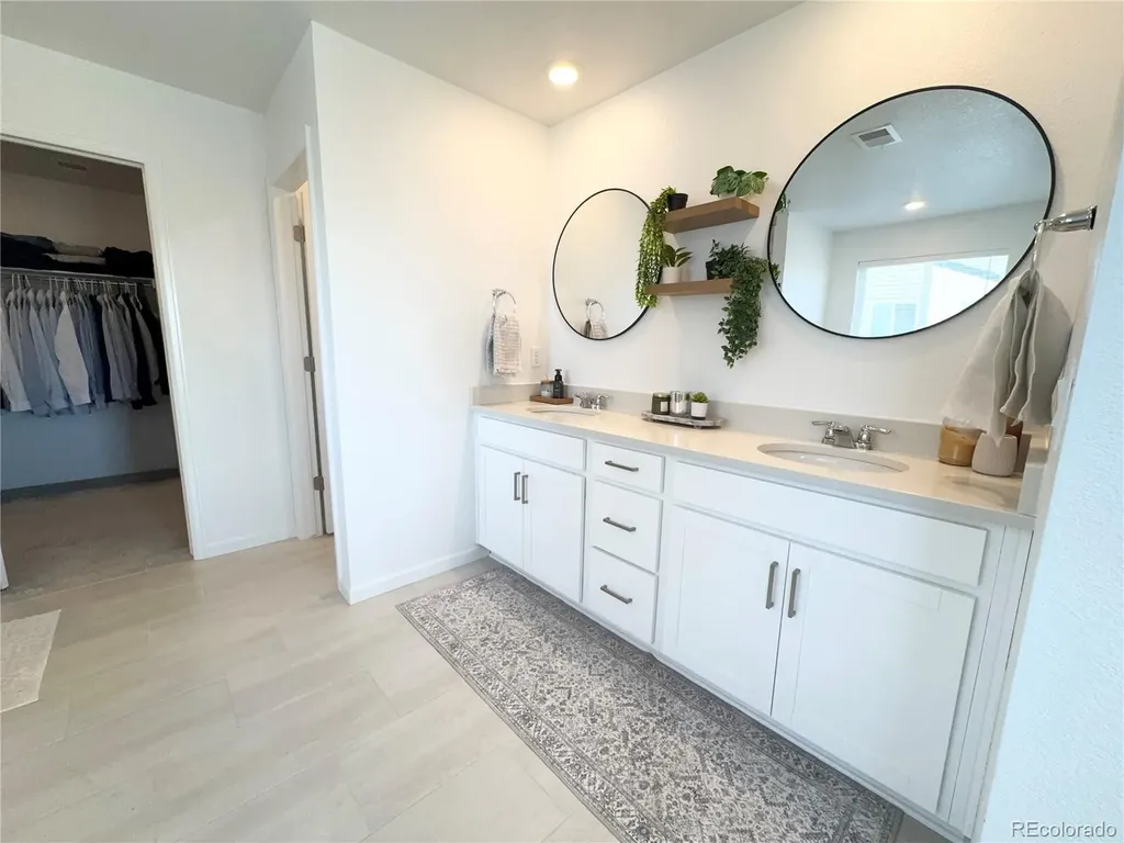8812 Whiteclover Street Littleton CO 80125