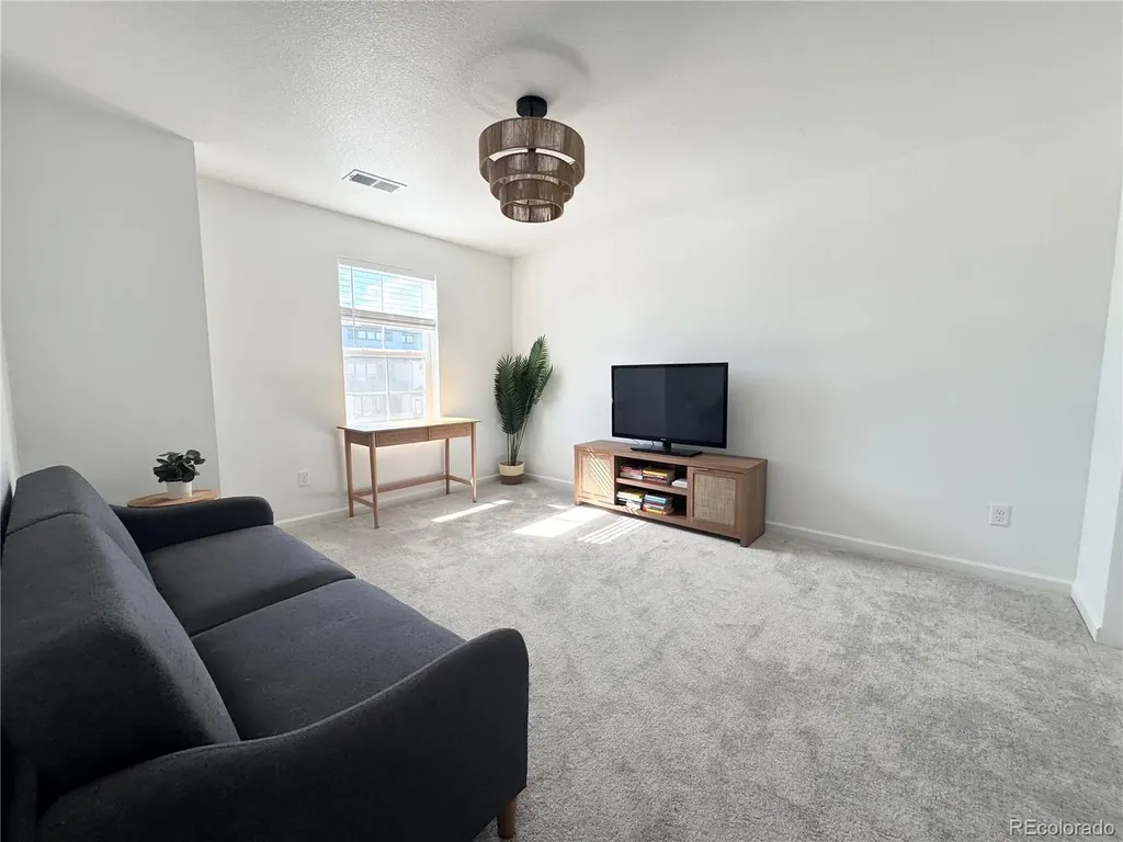 8812 Whiteclover Street Littleton CO 80125
