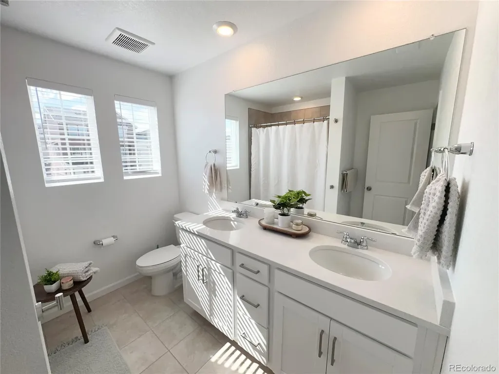 8812 Whiteclover Street Littleton CO 80125