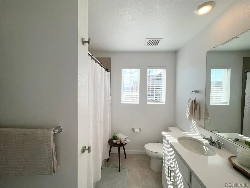 8812 Whiteclover Street Littleton CO 80125