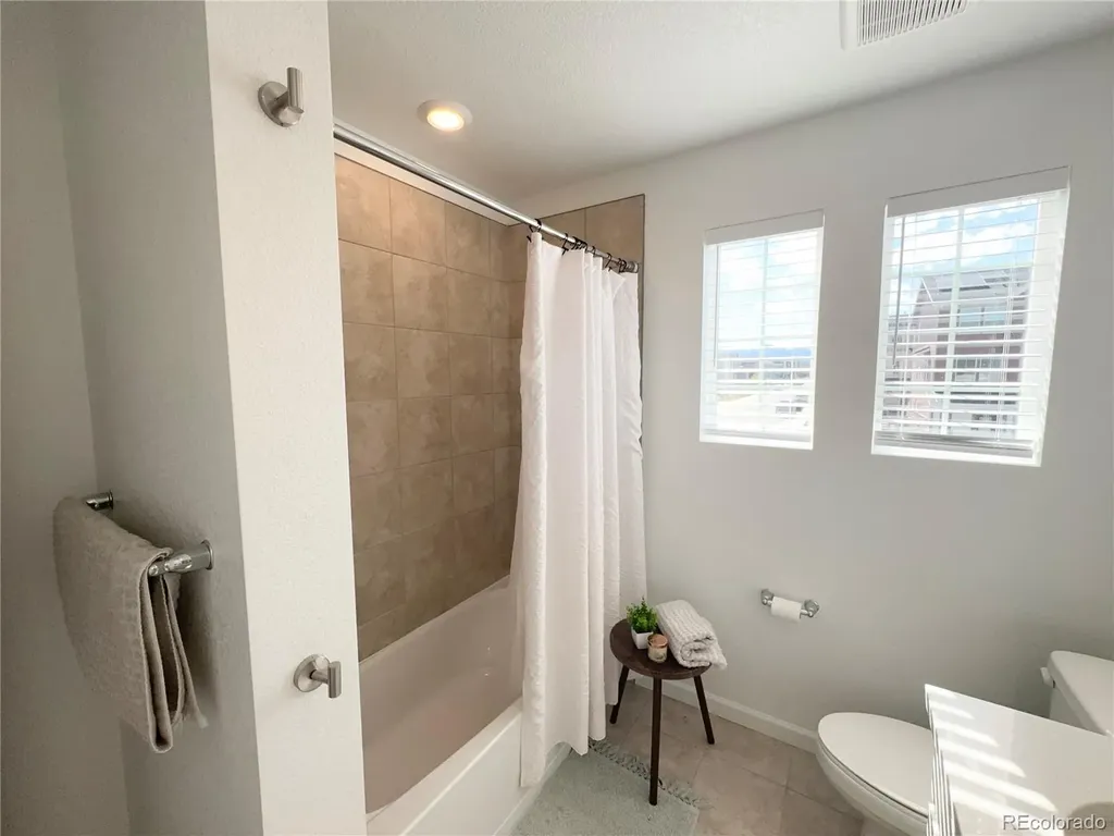 8812 Whiteclover Street Littleton CO 80125
