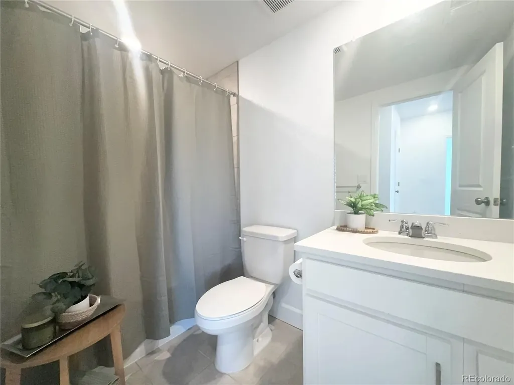8812 Whiteclover Street Littleton CO 80125
