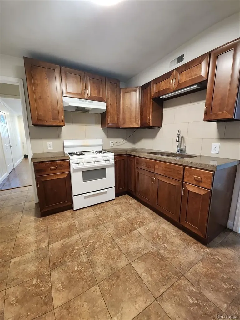 3233 N Steele Street Denver CO 80205