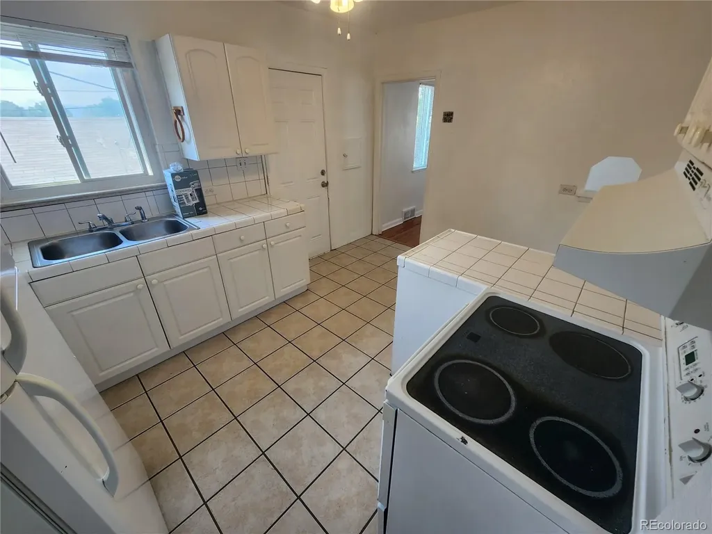 3233 N Steele Street Denver CO 80205