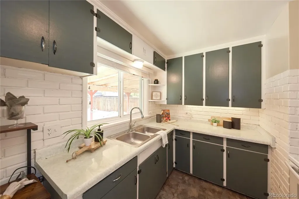 5185 Beach Court Denver CO 80221