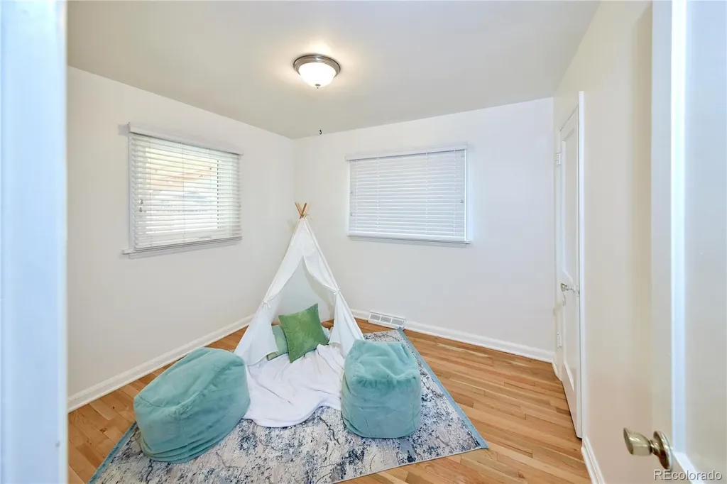 5185 Beach Court Denver CO 80221