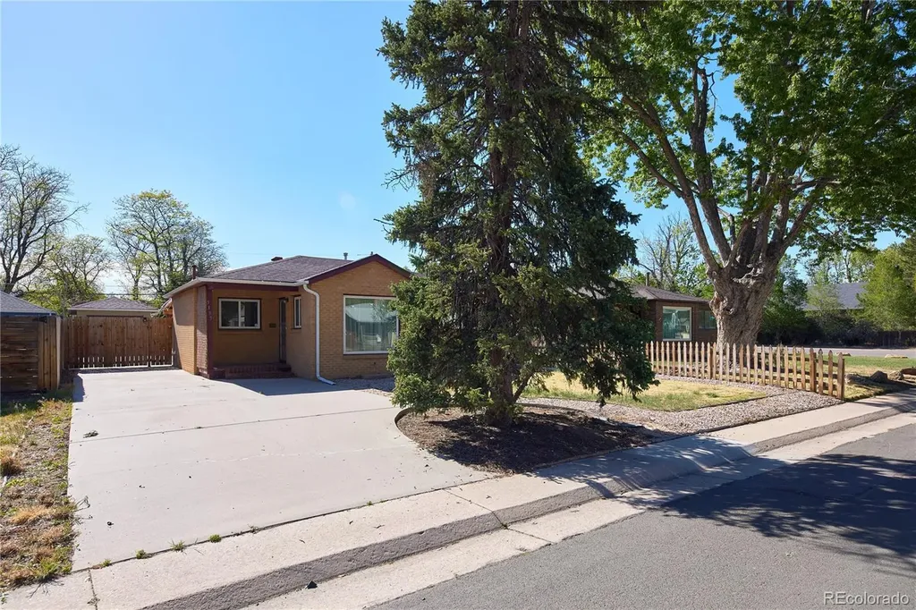 5185 Beach Court Denver CO 80221