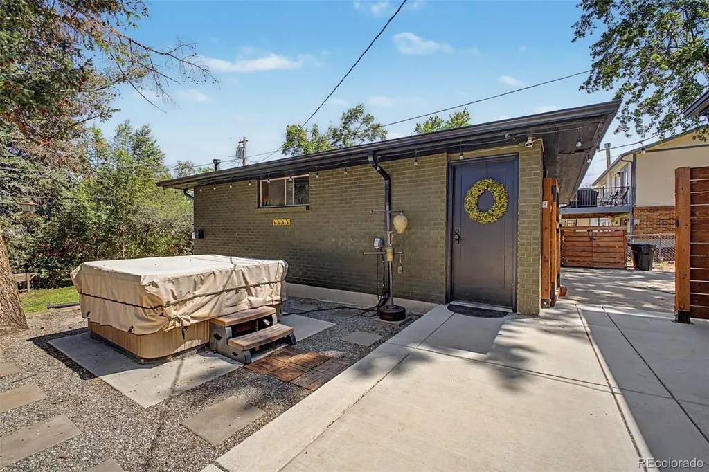 5050 S Linden Drive Englewood CO 80110