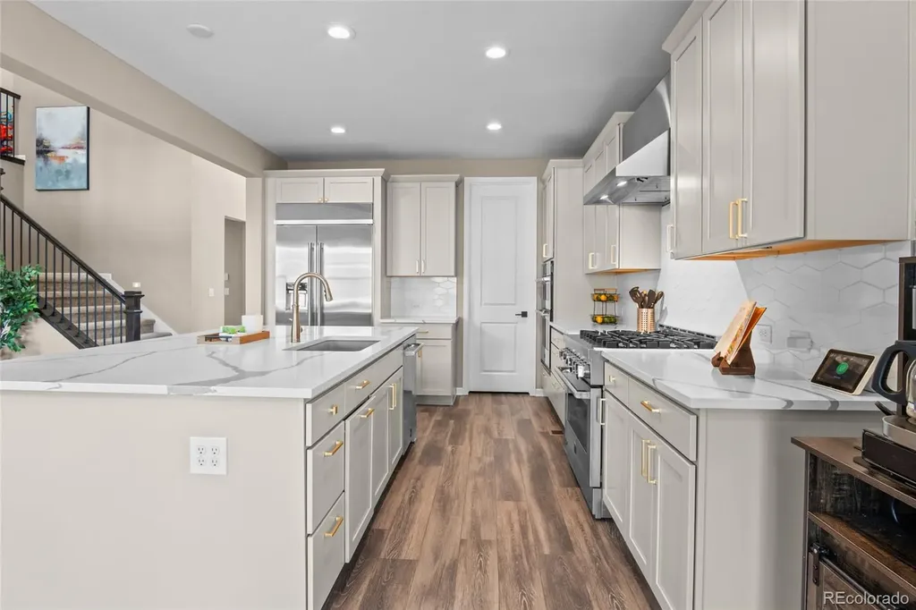 5909 Los Olivas Point Parker CO 80134