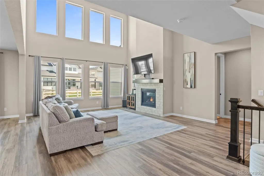 5909 Los Olivas Point Parker CO 80134