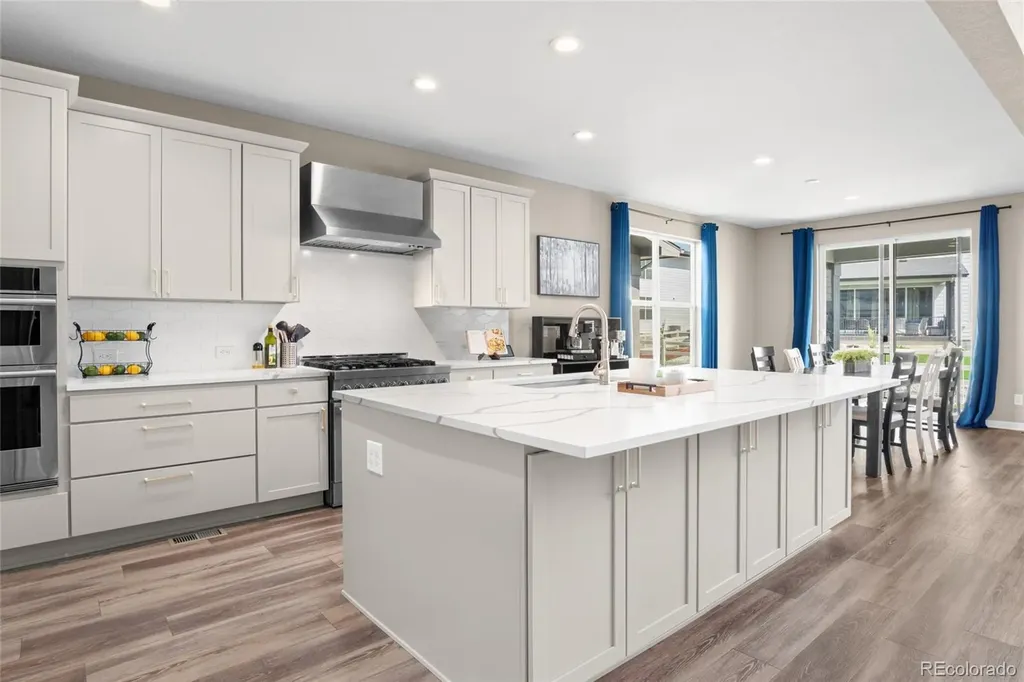 5909 Los Olivas Point Parker CO 80134