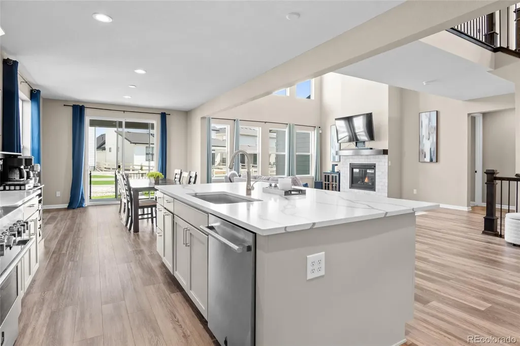5909 Los Olivas Point Parker CO 80134